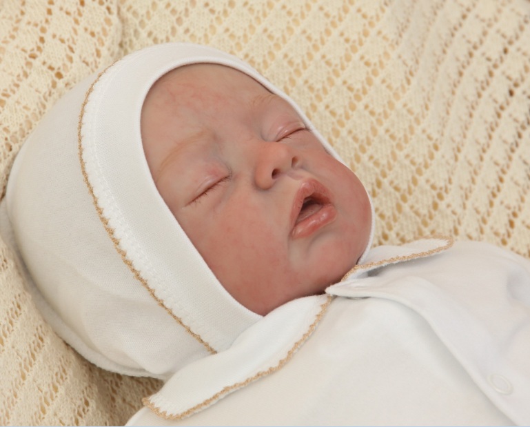 Чепчик с декоративной планкой белый для новорожденных Арт.952